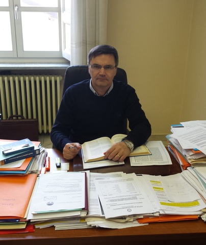 Segretario_al_lavoro